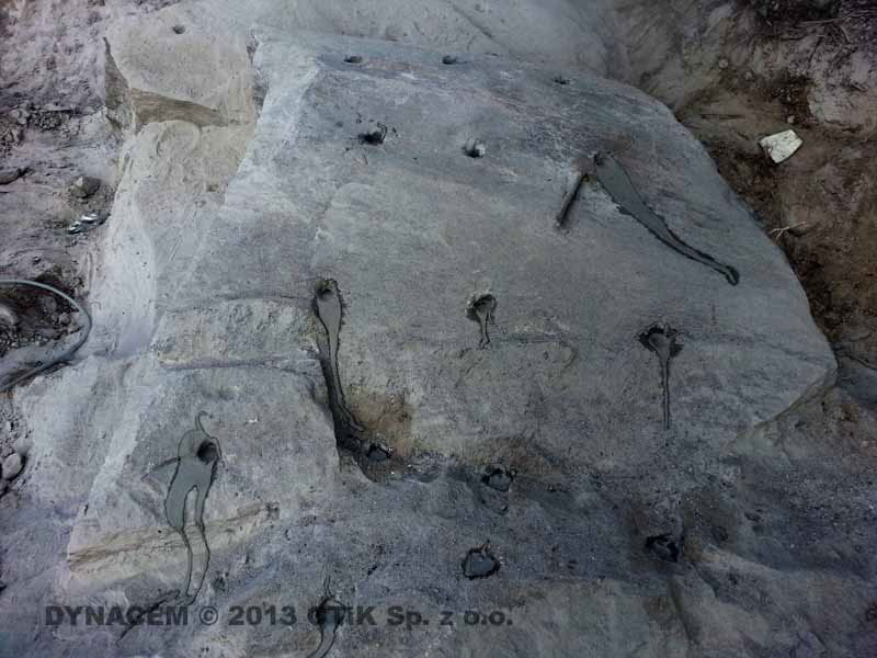 c. Sprengen und zerkleinern von Granit Felsen lautlos mit Dynacem Quellsprengstoff